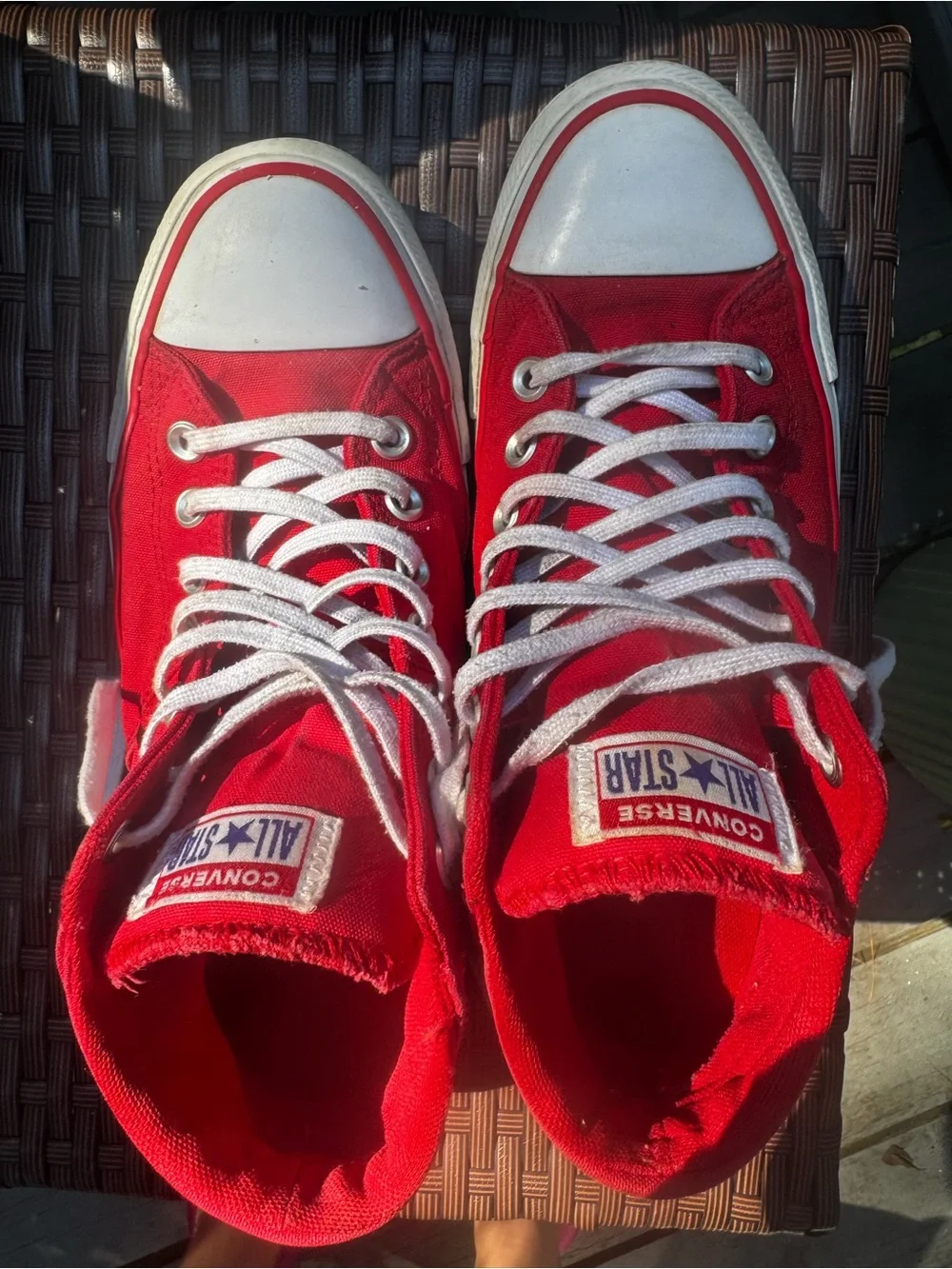 Converse vibrant red